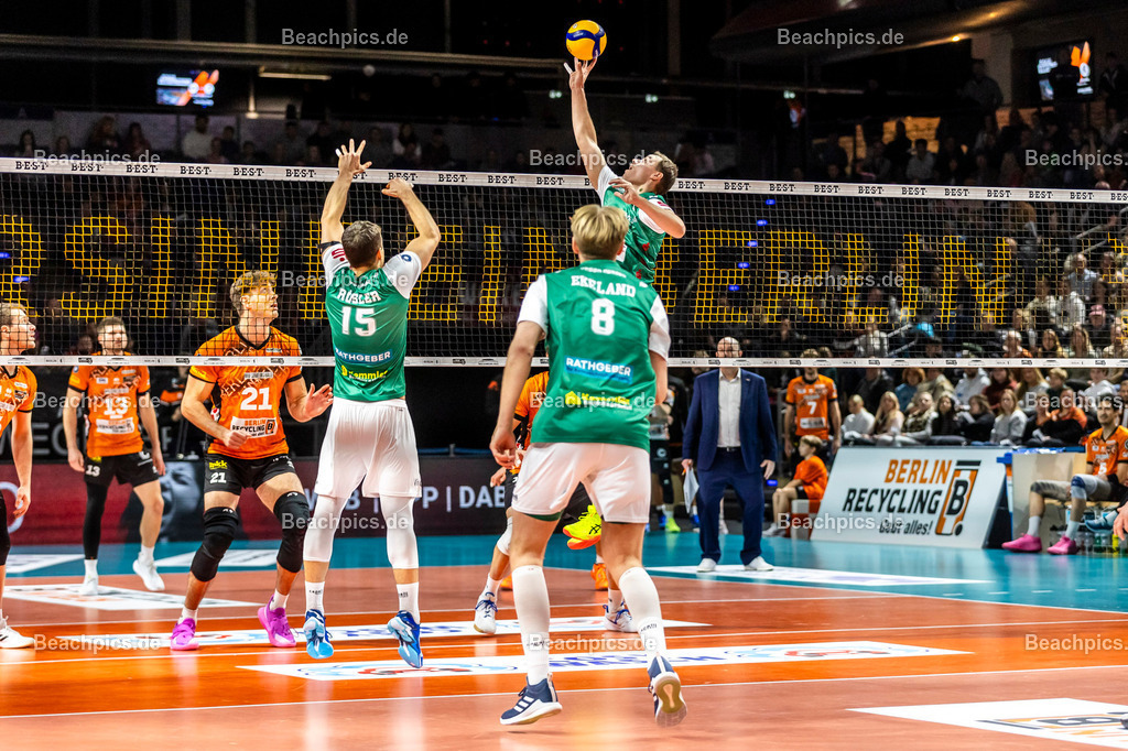 2024-00111600-Bundesliga-BR-Volleys-Haching-München |  16.11.2024; Berlin Foto: Gerold Rebsch - www.beachpics.de