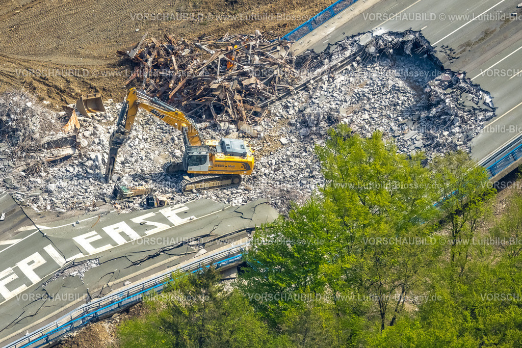 Luedenscheid230501327Rahmedebruecke-2 | Luftbild, gesprengte Autobahnbrücke Rahmede bei Lüdenscheid, Aufräumarbeiten und Schadensermittlung, Lüdenscheid, Sauerland, Nordrhein-Westfalen, Deutschland
