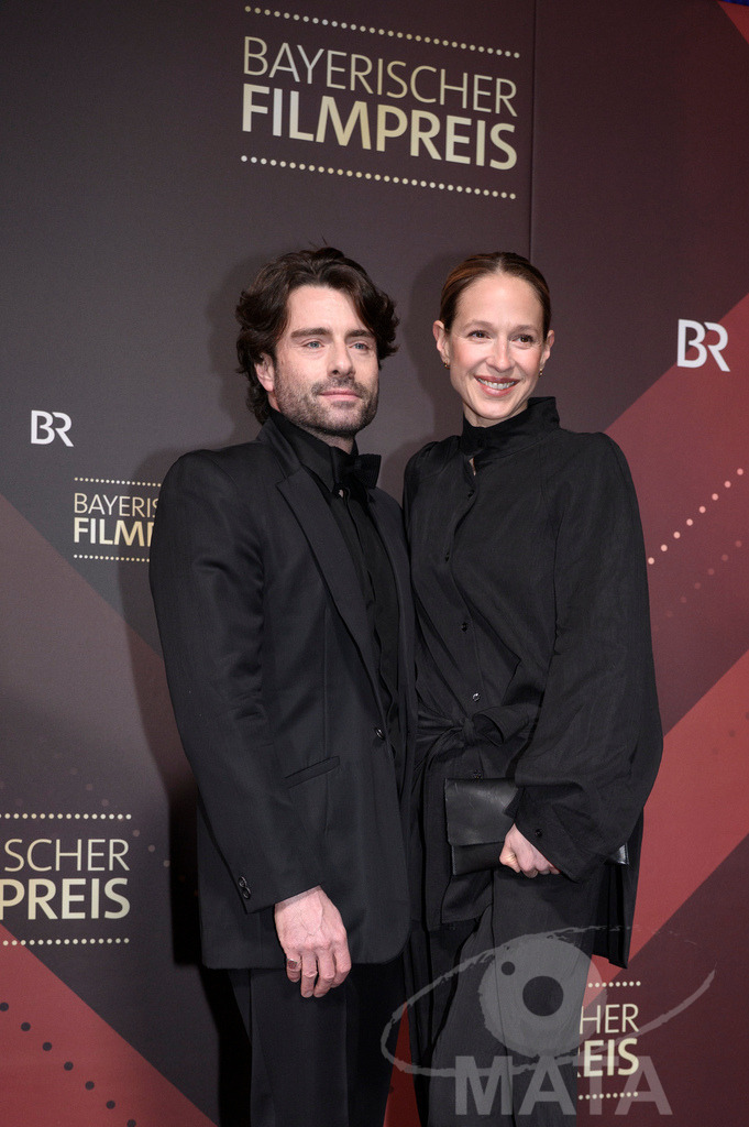 _DWI5119 | Florian Jahr und Lisa Bitter bei der Verleihung des 47. Bayerischen Filmpreises 2026  im Prinzregententheater. München, Deutschland. Der Bayerische Filmpreis wird seit 1979 von der Bayerischen Staatsregierung verliehen, um die Bedeutung des Kinofilms als Kulturgut herauszustellen - Realisiert mit Pictrs.com