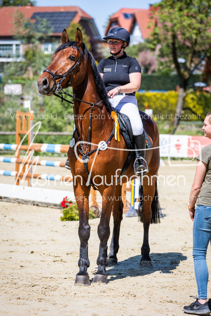 Donop24-L-Spr-052 | MomenTaufnahmen Pferdesportfotos
