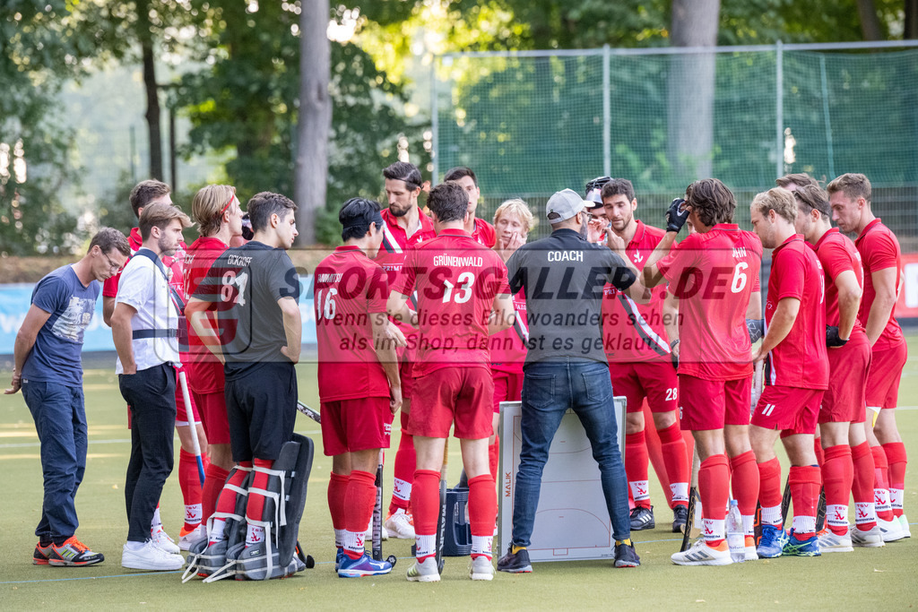 SFE_20220903_0074 | Hector Martinez ( Trainer TSV Mannheim )  ; 1. Bundesliga Hockey Herren Rot-Weiss Köln - TSV Mannheim am 03.09.2022 in Köln (KTHC Stadion Rot-Weiss Köln Tennis and Hockey Club), Photo: Stephan Fehrmann 2022 (Sports-Gallery)