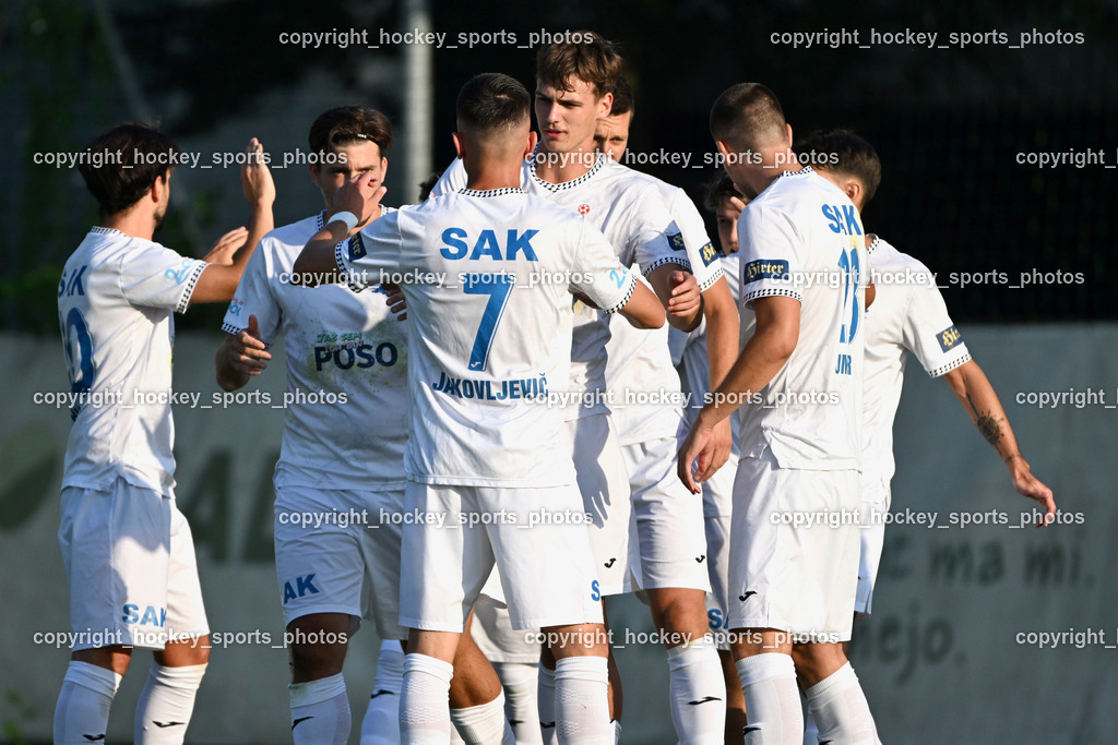 SAK vs. SV Dellach Gail | Jubel SAK Mannschaft, #7 Hrvoje Jakovljevic SAK, #10 Nando Lupar SAK, #23 Zan Kumer SAK, #20 Marko Huc SAK, #17 Jan Sasa Ogris-Martic SAK, #22 Leo Ejup SAK, SAK vs. SV Dellach Gail, SAK vs. SV Dellach Gail am 14.08.2025 in Klagenfurt (Sportpark Welzenegg), Austria, (Photo by Bernd Stefan)