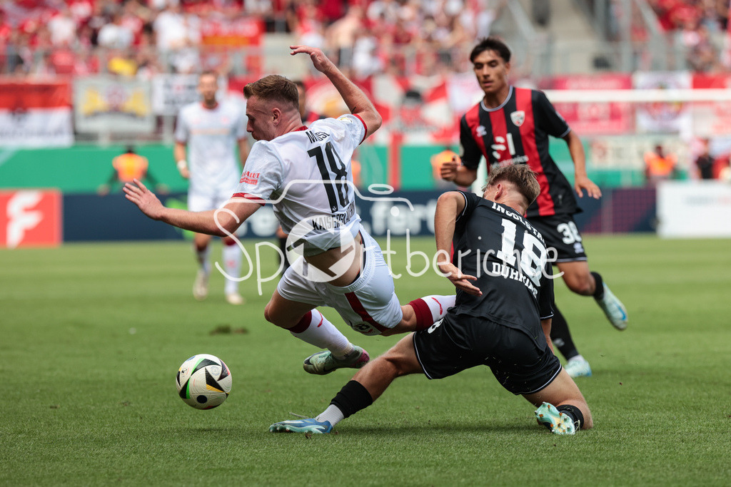FC Ingolstadt - 1. FC Kaiserslautern | Im Duell Jannik MAUSE (FCK #18) und Marc Niclas DUEHRING (FCI #18) / Zweikampf