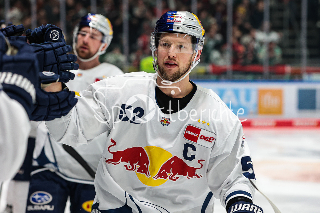 Augsburger Panther - EHC Red Bull Muenchen | Patrick HAGER (RBM #52) freut sich ueber den Treffer zum 0-1