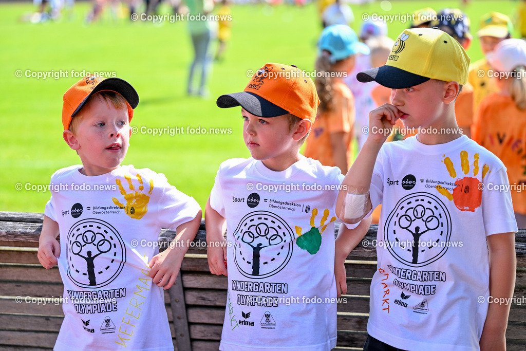 Kindergarten Olympiade 2024_ Stadion Traun_ 07.06.2024-67 | 07.06.2024, Stadion der Stadt Traun, AUT, Kindergarten Olympiade 2024, im Bild Kinder, Hindernis, Fussball, Laufen, Action