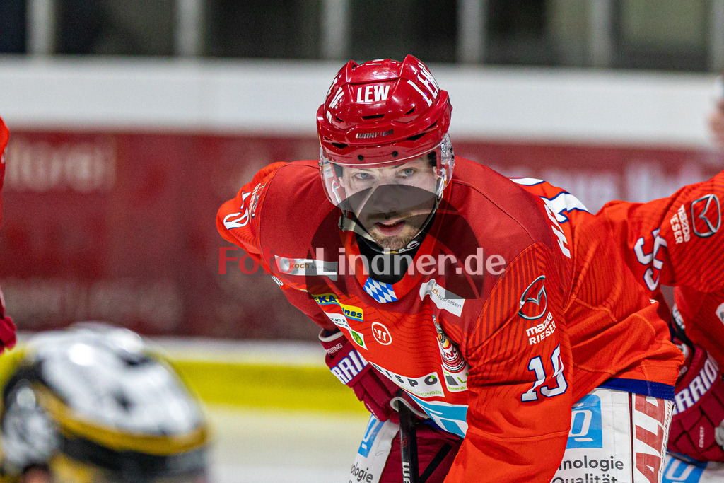 EC Peiting vs EV Füssen | Eishockey Oberliga Süd 2023/2024, EC Peiting vs EV Füssen, 20240112,
Marco HABERMANN (ECP 19) wartet auf Bully,
2024-01-12 in Peiting (Eisstadion)
19 Marco HABERMANN (ECP 19)
Copyright: WolfgangxLindner foto-lindner.de