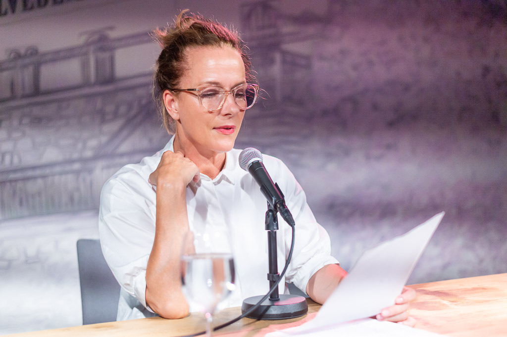 Claudia Michelsen zur Lesung im Forte Belvedere Leisnig | Zur Marlene-Dietrich-Lesung mit Schauspielerin Claudia Michelsen im Forte Belvedere Leisnig zum Festival Hallo Leisnig 2022. - Realisiert mit Pictrs.com