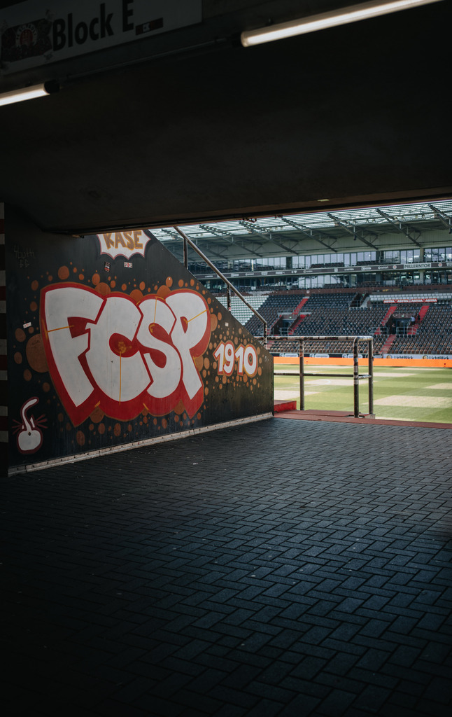 FCS06578 | Der offizielle Shop für FC St. Pauli Fotos. Wähle aus Spielszenen & Fanmomenten dein FCSP Wunschformat. Wir liefern Millerntor-Atmosphäre.