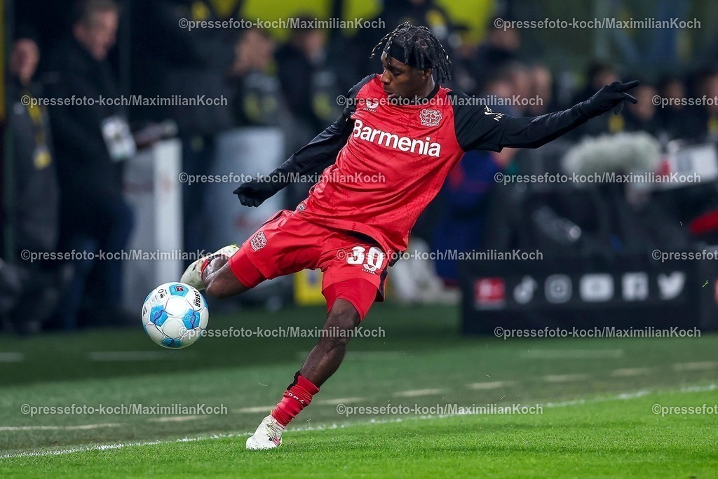 BVB10012502283 | 10.01.2025, Fußball, Borussia Dortmund - Bayer 04 Leverkusen, 1. Fußball Bundesliga, 16. Spieltag, Signal Iduna Park, Saison 2024 2025: Jeremie Frimpong (Bayer04 Leverkusen #30)DFB regulations prohibit any use of photographs as image sequences and or quasi-video.