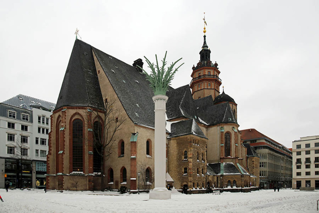 Nikolaisäule und Nikolaikirche im Winter | Entdecke über 20 Kategorien Leipzig-Motive: Foto-Downloads, hochwertige Poster, Leinwand- & Fine-Art-Prints. Jetzt Lieblingsfoto im Bildlexikon Leipzig Shop bestellen!