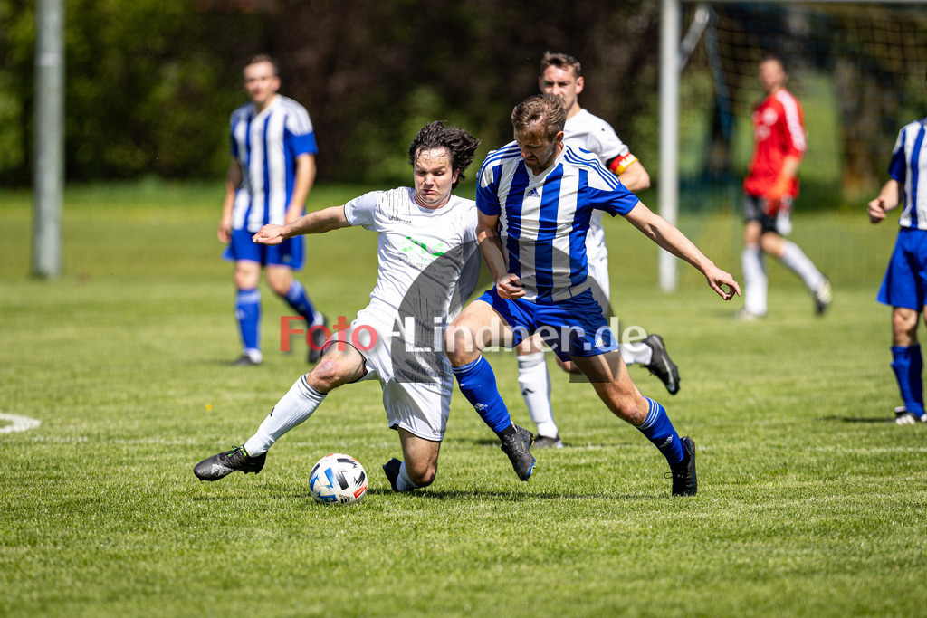 SG SV Eberfing/SV Söchering gegen FSV Höhenrain II | Fußball Herren A-Klasse Gruppe 5 Zugspitze 2025/26 21. Spieltag, SG SV Eberfing/SV Söchering gegen FSV Höhenrain II, 20260426,Zweikampf,2026-04-26 in 82395 Obersöchering (Sportplatz Obersöchering, Platz 1, Sportanger), Sebastian MOCK (SG SV Eberfing/SV Söchering 11), Martin ERTL (FSV Höhenrain II 7)Copyright: WolfgangxLindner www.foto-lindner.de