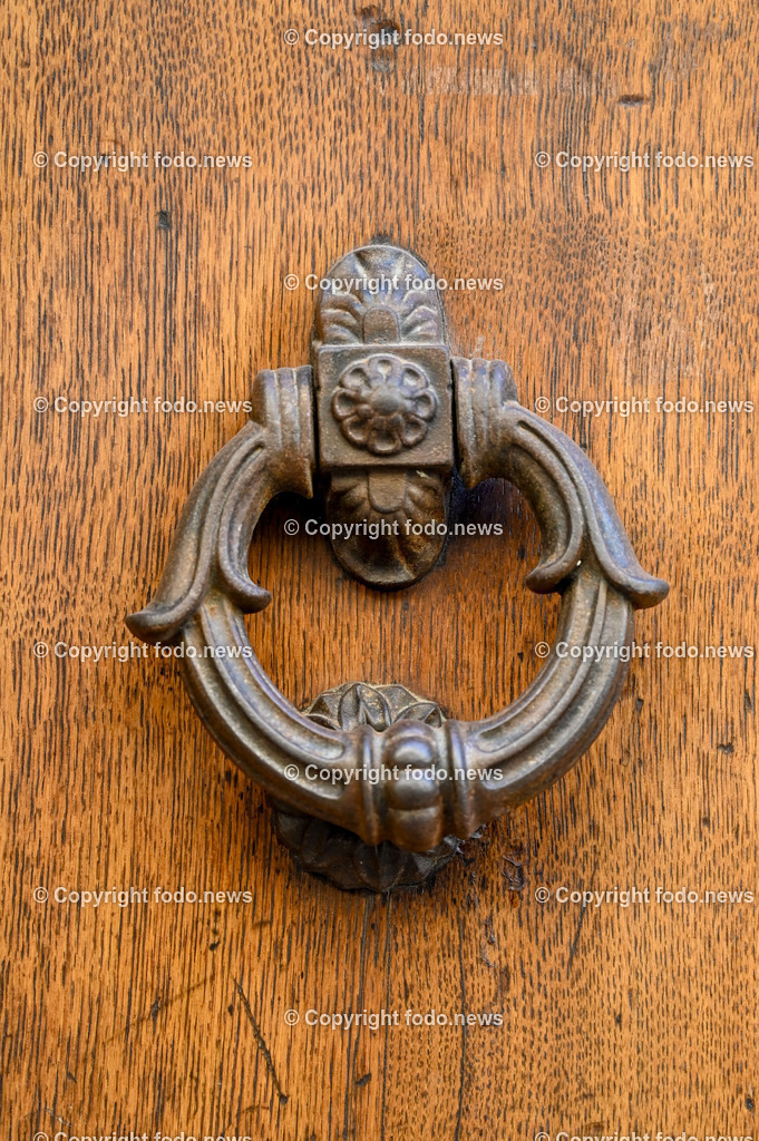 Italien_ Toskana_ San Gimignano_ 31.05.2024-171 | 31.05.2024, Italien, ITA, Toskana, San Gimignano im Bild Stadtansichten Gebäude, Architektur, Touristen, Historisch, Souvenir, Ansichten der berühmten Stadt San Gimignano in der Toskana-Italien - View of the famous town San Gimignano in Tuscany-ItalySan Gimignano ist eine italienische Kleinstadt in der Toskana mit einem mittelalterlichen Stadtkern. San Gimignano wird auch die Stadt der Türme genannt. Die Stadt liegt in der Provinz Siena. Sie gehört neben Florenz, Siena und Pisa zu den von Touristen meist besuchten Zielen in der Toskana.