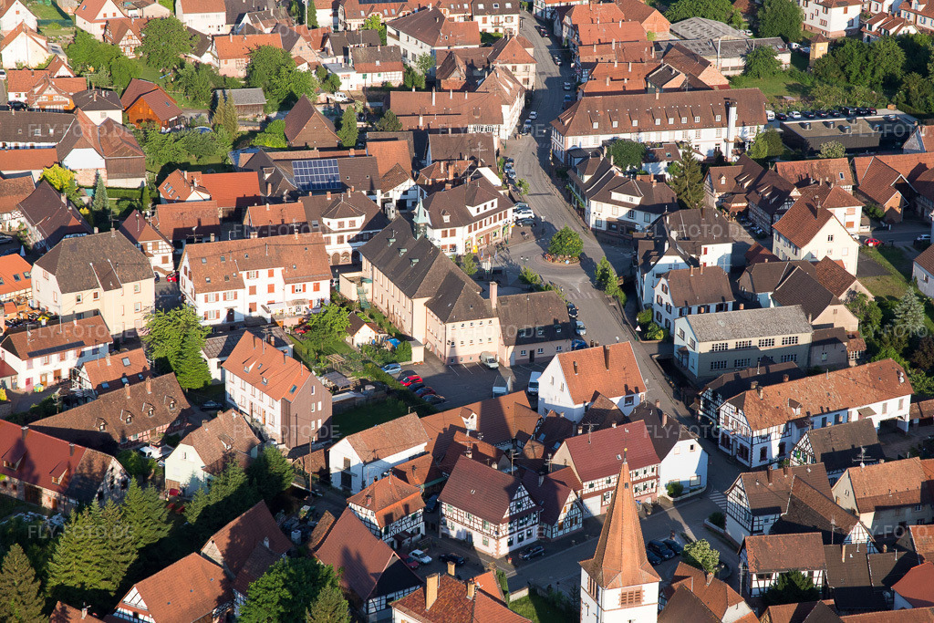 Luftbild: Ortsansicht in Lembach im Bundesland Bas-Rhin in Frankreich. Foto: IMG_080271.jpg vom 05.06.2015 durch Werner Riehm/FLY-FOTO.de
