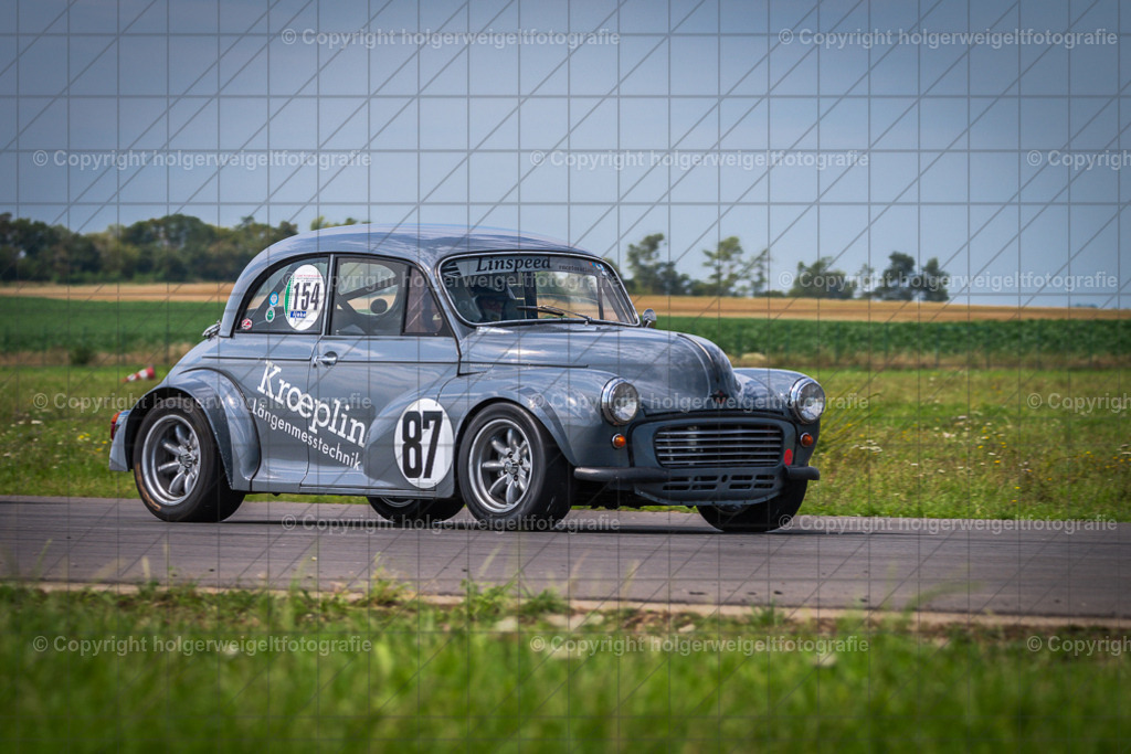 Morris Minor | Foto vom 3. Classic Motor Weekend 18. - 20. August 2023 auf dem Flugplatz in Obermehler - Realisiert mit Pictrs.com