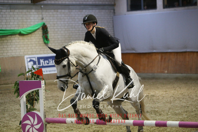 IMG_0828 | Deine Turnierfotos vom Reitturnier online kaufen: Dressur, Springen & Siegerehrung. Professionelle Pferdefotografie aus dem Rheinland – als Download & Print.Alternative: Turnierfotograf für den Pferdesport: Finde deine Fotos von Dressur- und Springturnier