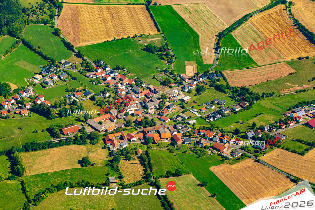 Klassische Luftaufnahme ohne Drohne zeigt:Lautenhausen bei Friedewald - Die Luftbildaufnahme wurde 2025 vom UL-Flugzeug heraus erstellt ( keine Drohnenaufnahme ) - Hochauflösende Luftaufnahme -Nicht vergleichbar mit Google Maps oder Satelittenbilder- Die Geschenkidee !Mit Lizenz und Bildrechte bestellbar