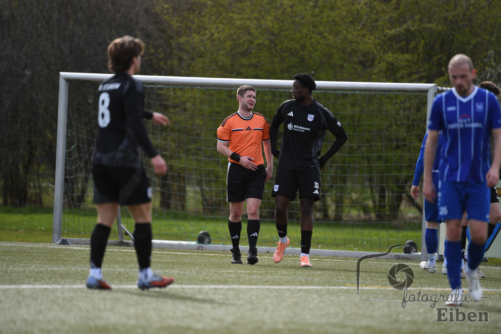 FC Rastede-VFl Stenum | Herren Bezirksliga 2; FC Rastede (blau)-VFL Stenum (schwarz) am 29.03.2026 in Rastede (Sportanlage Köttersweg), Photo: Philip Eiben 2026 - Realisiert mit Pictrs.com