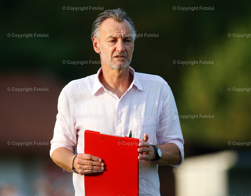 A_LUI_27082025_21 | SPORT,FUSSBALL,UNIQA OOEFB CUP 2.RUNDE,ASKOE OEDT-WSG TIROL 27.08.2025 IM BILD:TRAINER JOHANN KLEER  (OEDT) FOTO:FOTOLUI