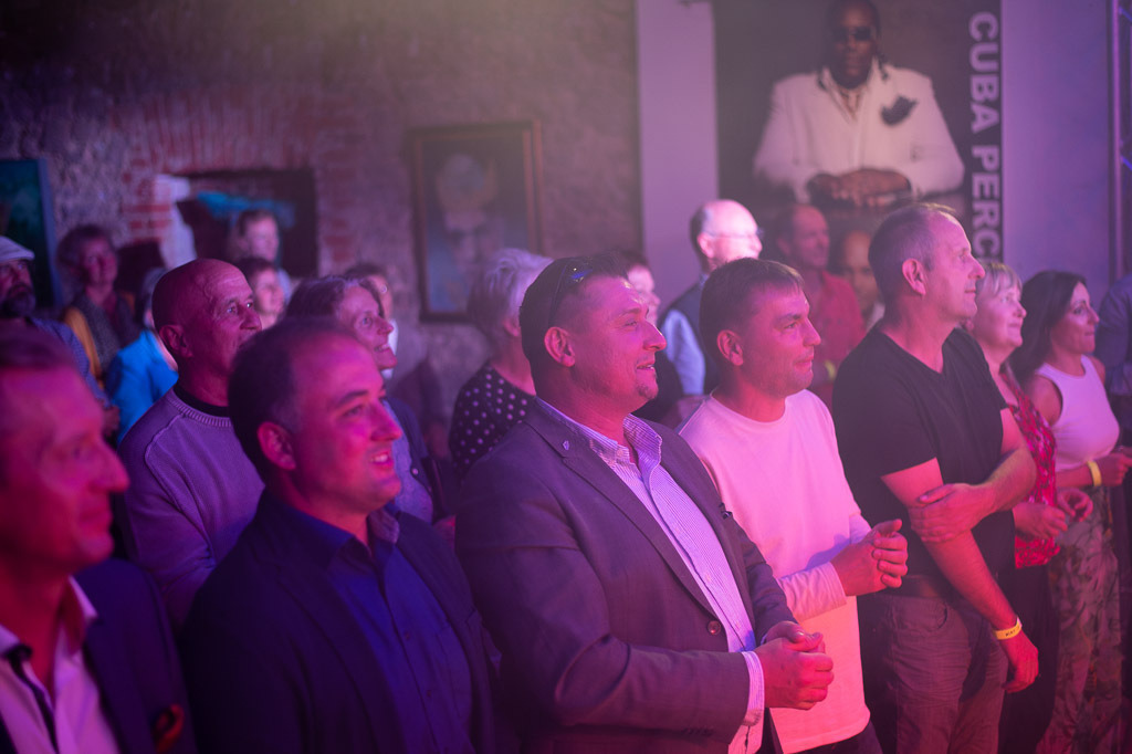 Tango meets Cuba | Tango meets Cuba mit den Klazz Brothers & Cuba Percussion im Forte Belvedere Leisnig zum Festival Hallo Leisnig 2022. - Realisiert mit Pictrs.com