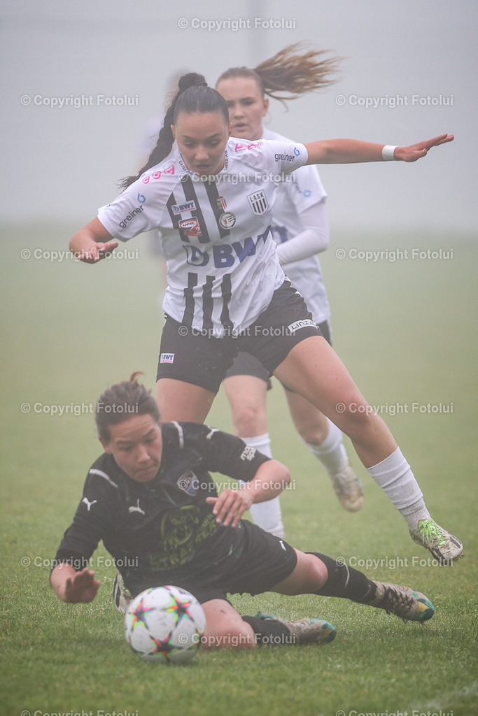 A-BINDER_20240601_0025 | St.Stefan,AUSTRIA,01.June.24 - SOCCER - Zaunergroup OOE Ladies Cuo, LASK vs FCPS. Image shows Vanessa Atteneder (Kematen) and Lenka Vaneckova (LASK).Photo: Sportmediapics.com/ Manfred Binder