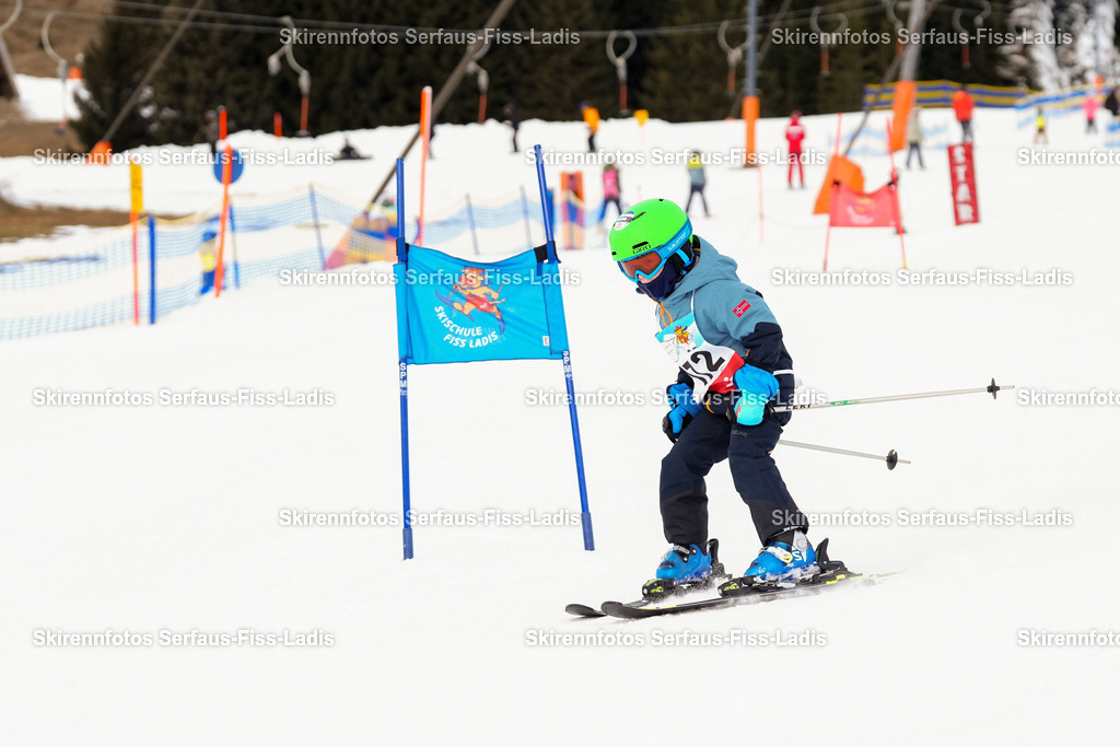 SRF_02.01.2026_0187 | Skirennfotos,Serfaus,Fiss,Ladis,Kinderskirennen,Winter,Tirol,Oberland,skirace,SFL,feelfree,weil wir's genießen,ski,Ski,skifahren,Sonnenplateau, - Realisiert mit Pictrs.com