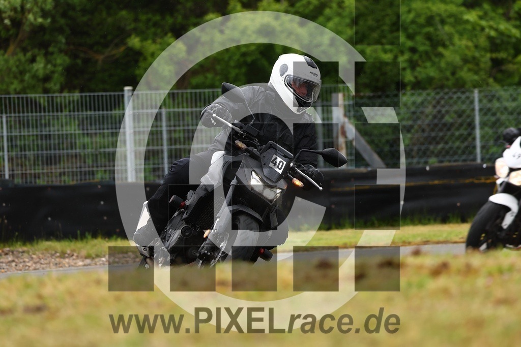 0040-20260512_01458 | Schöne Erinnerungen an spannende Momente - das festzuhalten ist unser Job. PIXELrace.de ist seit 2003 auf den Rennstrecken Europas unterwegs um die Action draußen beim Fahren und die wunderbare Stimmung imm Fahrerlager für euch einzufangen.