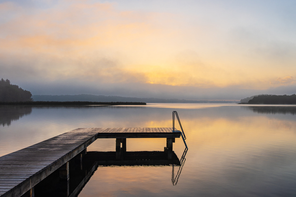 Badesteg in Seedorf am Schaalsee im Sonnenaufgang | Badesteg in Seedorf am Schaalsee im Sonnenaufgang.