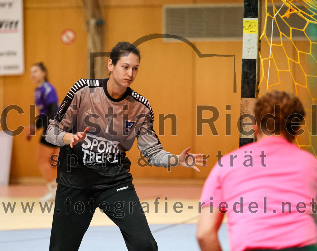 2022-11-19_029_SpVgg_Altenerding_gegen_HC_Donau-Paar | Erding, Deutschland, 19.11.2022:
Handball, Bezirksoberliga Frauen Altbayern 2022 / 2023, 5. Spieltag, SpVgg Altenerding gegen HC Donau/Paar, Endergebnis: 22:33

Katharina Reisch (HC Donau/Paar, #1)

Foto: Christian Riedel / fotografie-riedel.net