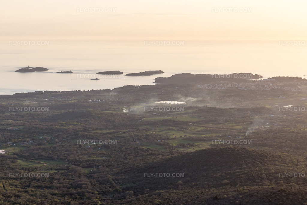 Aerial view: View of the town in Rovinj in the state Gespanschaft Istrien, Croatia. – Photo: IMG_106153.jpg taken on 04/13/2018 by Werner Riehm/FLY-FOTO.com – Resolution of the original: 5472 x 3648 px