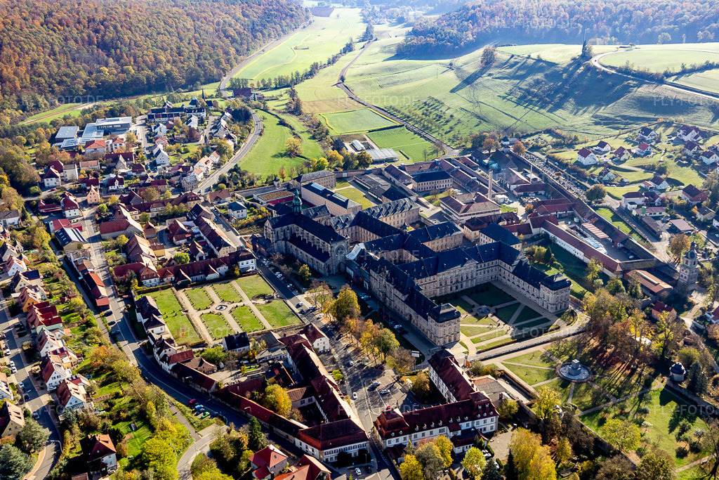 Luftbild: Klosterkirche Ebrach, Zisterzienserabtei in Ebrach im Bundesland Bayern in Deutschland. Foto: IMG_119551.jpg vom 26.10.2019 durch Werner Riehm/FLY-FOTO.de