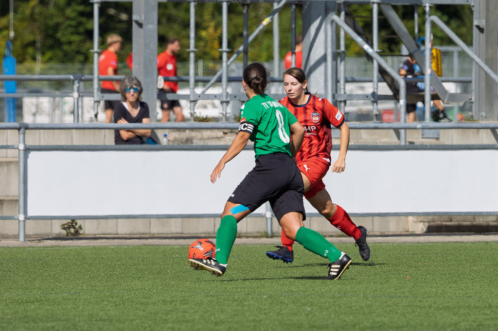 FCHSTE_250921_1884 | 1.FC Heidenheim 1846 II vs. TV Steinheim, Fußball, Frauen, Bezirksliga, 2025/2026, 2.Spieltag, 21.09.2025 in Heidenheim, Kunstrasen b. Voith-Arena West(Foto: Michael Bulling) - Realisiert mit Pictrs.com