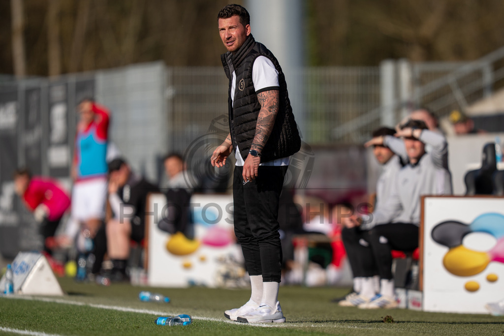 SG Sonnenhof Großaspach vs. KSV Hessen Kassel, Fussball, Regionalliga Südwest, 23. Spieltag, Saison 2025/2026, 07.03.2026 | Pascal Reinhardt (Trainer SG Sonnenhof Großaspach),SG Sonnenhof Großaspach vs. KSV Hessen Kassel, Fussball, Regionalliga Südwest, 23. Spieltag, Saison 2025/2026, 07.03.2026Foto: photosbyphips/Philip Ziegler