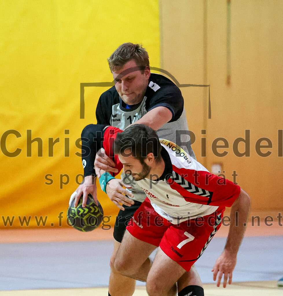 2023-01-21_054_SpVgg_Altenerding_gegen_SC_Eching | Erding, Deutschland, 21.01.2023:
Handball, Bezirksoberliga Männer 2022 / 2023, 12. Spieltag, SpVgg Altenerding gegen SC Eching, Endergebnis: 29:34

Thomas Landsmann (SC Eching, #17), Simon Rüdiger (SpVgg Altenerding, #7)

Foto: Christian Riedel / fotografie-riedel.net