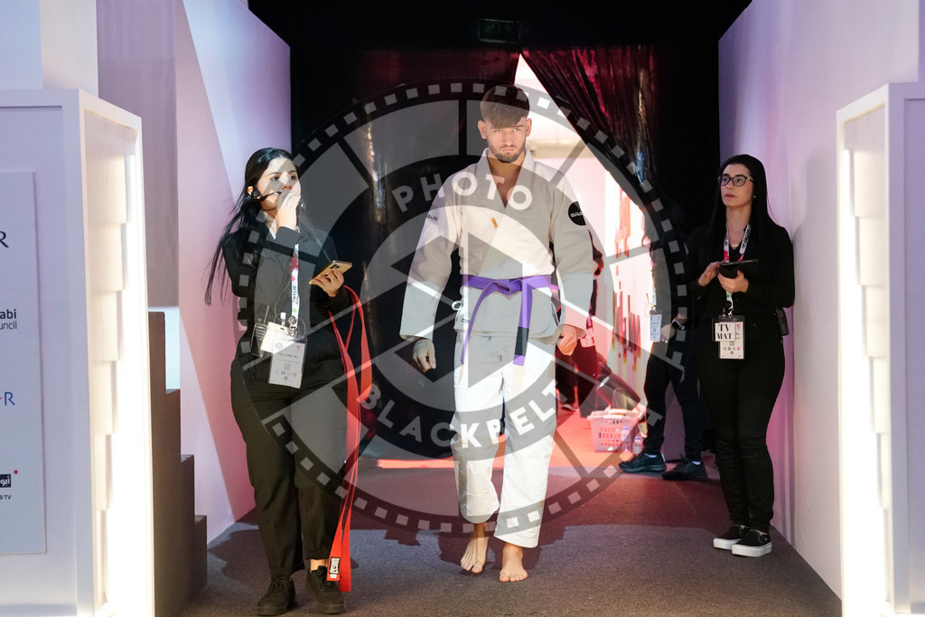 20231109PBB5131 | Fighters compete during the AJP World Professional Championship in the Mubadala Arena in Abu Dhabi, Arab United Emirates, on November 9, 2023.