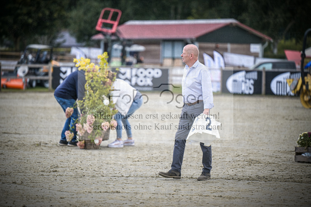 DOS_0038-2 | Entdecke hochwertige Reitturnierfotos von Foto Oger. Professionell, emotional und authentisch – jetzt Lieblingsmomente im Shop bestellen.Deutschlandweite Turnierfotografie. - Realisiert mit Pictrs.com