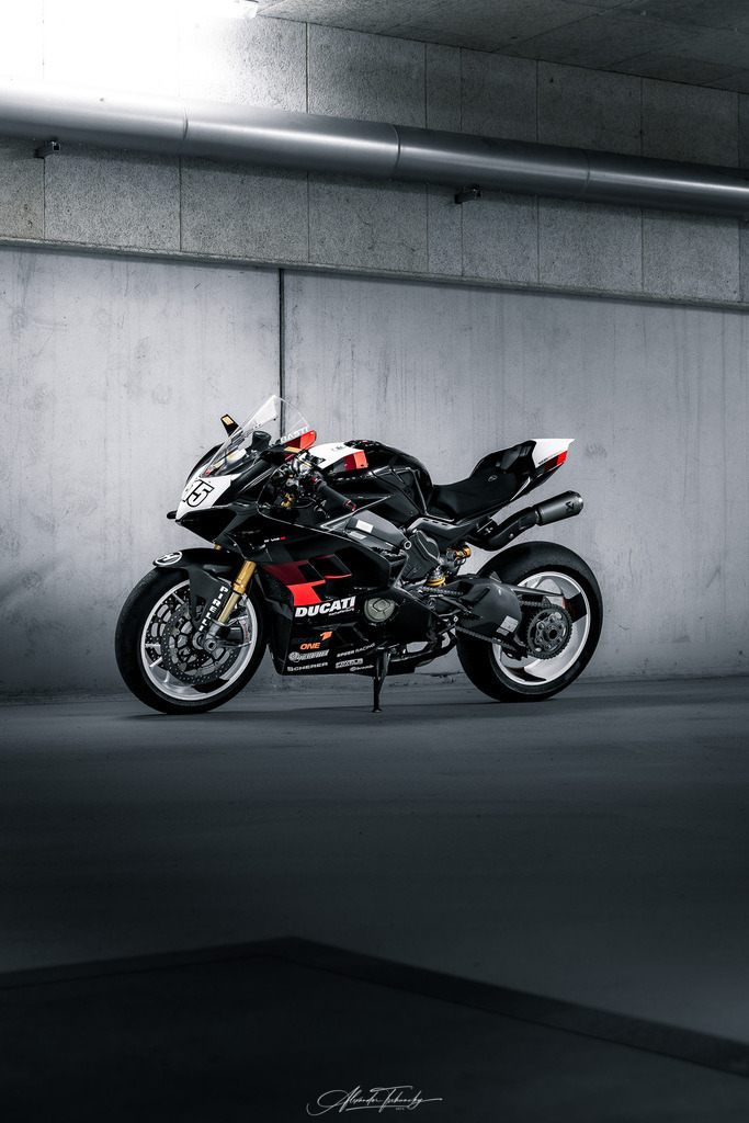 Ducati Panigale V4S | Entdecken Sie die faszinierende Welt von Alexander Tschuncky Arts: Kreative Fotografie, atemberaubende Automobilkunst und hochwertiger Bilderdruck. Lassen Sie sich inspirieren! - Realisiert mit Pictrs.com