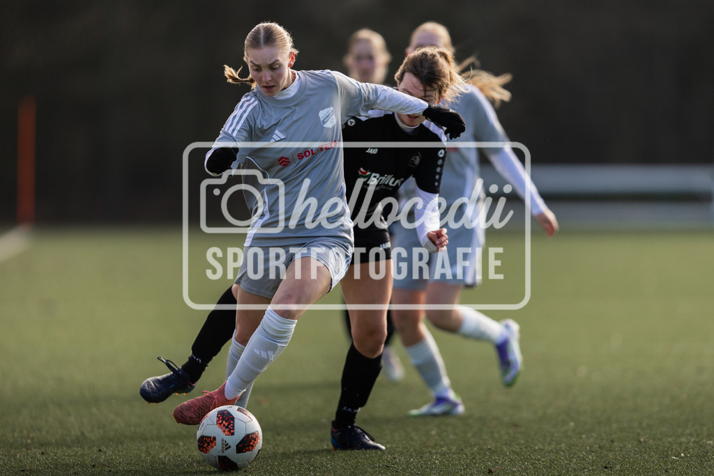 Fußball I Frauen I Saison 2025-2026 I Testspiel I DjK Wacker Mecklenbeck - BW Hollage I 08.02.2026-086 | Hannah Maruschke (15, BW Hollage) - Realisiert mit Pictrs.com