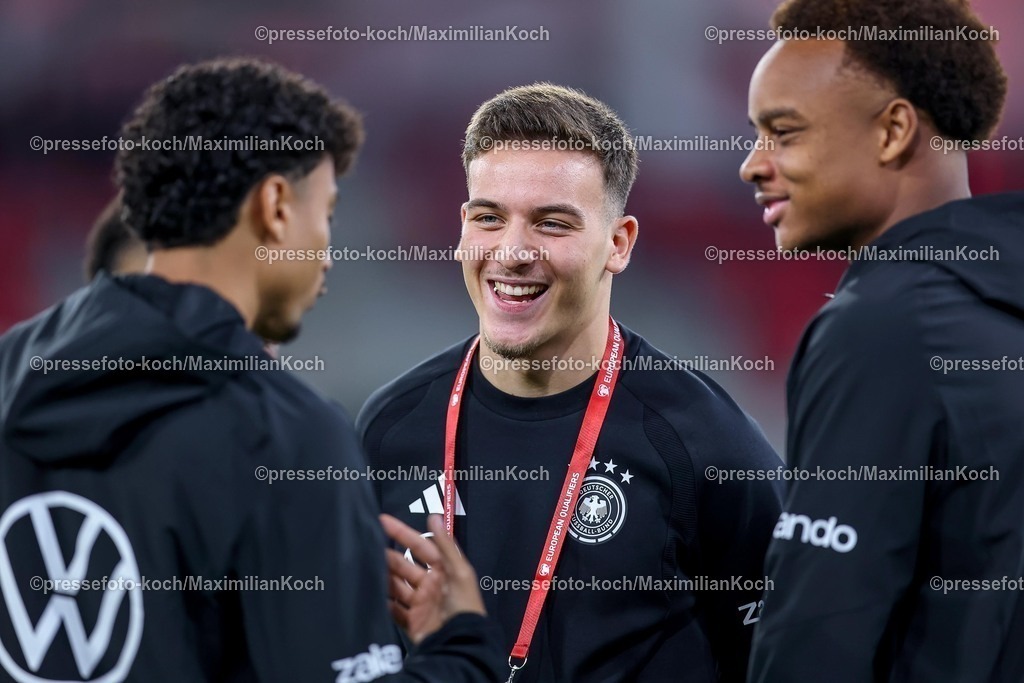 DFB14112501009 | 14.11.2025, Fußball, Länderspiel, WM-Qualifikation Europa, Deutschland - Luxemburg, Stade de Luxembourg (Croix de Gasperich, Luxemburg), 9. Spieltag, Saison 2025 2026: Said El Mala (GER) lachend Freude fröhlich  bei der Platzbehung vor dem SpielRegulations prohibit any use of photographs as image sequences and or quasi-video.