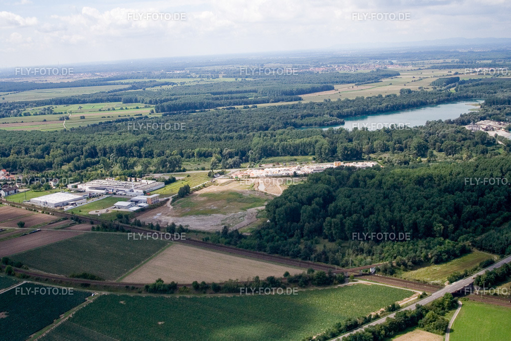 Industriegebiet Siemensstraße mit Hartmann & König Stromzuführungs AG  und HeKa Fenster und http://www.heka.de/ Türen https://www.hukag.com/ | Luftbild: Industriegebiet Siemensstraße mit Hartmann & König Stromzuführungs AG  und HeKa Fenster und http://www.heka.de/ Türen https://www.hukag.com/ im Ortsteil Neudorf in Graben-Neudorf im Bundesland Baden-Württemberg in Deutschland. Foto: IMG_12842.jpg vom 24.08.2008 durch Werner Riehm/FLY-FOTO.de - Realisiert mit Pictrs.com