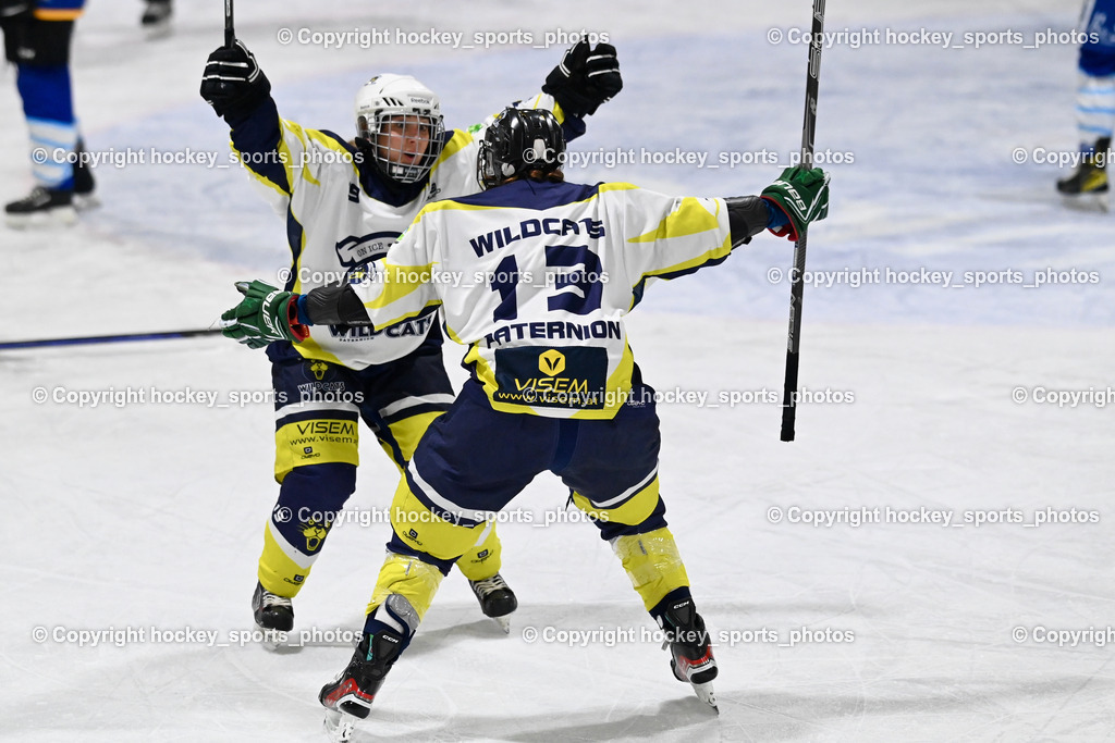 WILDCATS PATERNION & Lady Hawks Siegerehrung-Meisterfeier | Jubel #19 Knes Julia WILDCATS PATERNION, #13 Stromberger Nicole WILDCATS PATERNION, WILDCATS PATERNION &amp; Lady Hawks Siegerehrung-Meisterfeier, WILDCATS PATERNION &amp; Lady Hawks Siegerehrung-Meisterfeier am 12.03.2025 in Steindorf (Ossiachersee Halle), Austria, (Photo by Bernd Stefan)