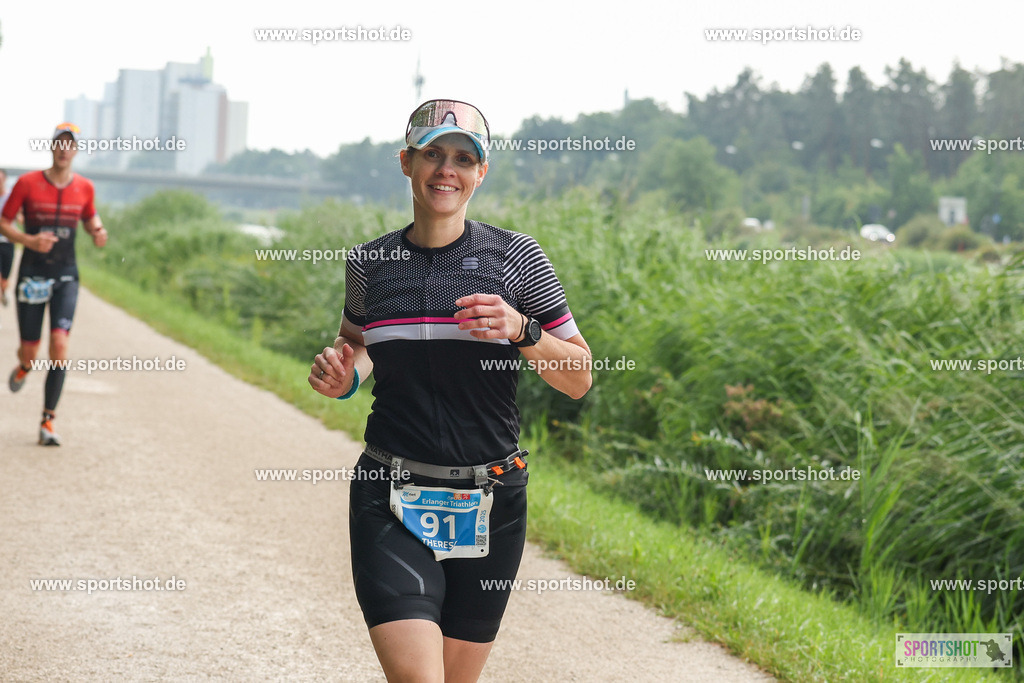 LUR_1553 | 34. M-net Erlanger Triathlon 2025 #erlangertriathlon  #mnettriathlon2025 #mnettriathlon #team #olympischedistanz #mitteldistanz #triathlon #maindonaukanal  #erlangertriathlon2025 #yourpictrs #tv1848 #tv1848erlangen  #triathlonbayern #sportinerlangen #demsportverbunden #sportshot_your_pictrs Copyright: www.sportshot.de