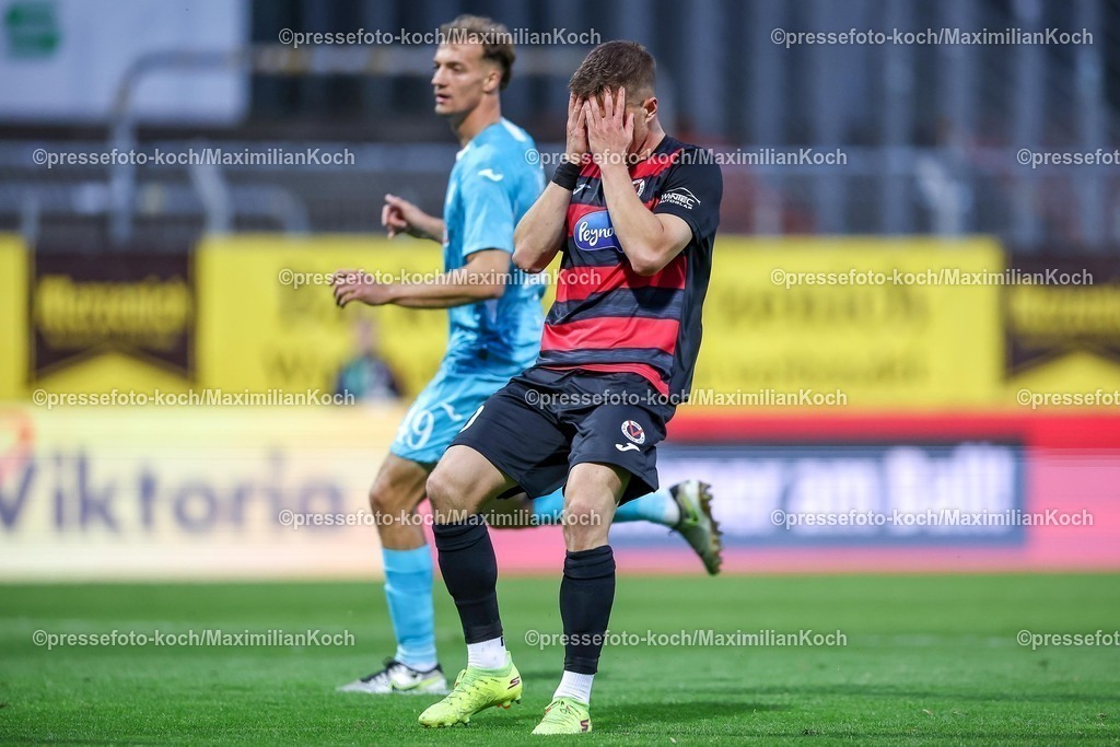 FCVK16092501100 | 16.09.2025, Fußball, FC Viktoria Köln – TSG 1899 Hoffenheim II, 3.Liga, Sportpark Höhenberg, Saison 2025 2026: David Otto (Viktoria Koeln #10) Enttäuscht Enttäuschung nach dem Schuss am Tor vorbei  DFB regulations prohibit any use of photographs as image sequences and or quasi-video.
