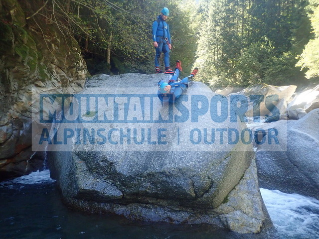 PC020096 | Bestelle die Bilder deines Berg- oder Wasser-Abenteuers mit Mountain Sports bequem von zu Hause aus direkt über unseren Online Fotoshop von pictrs.com. - Realisiert mit Pictrs.com