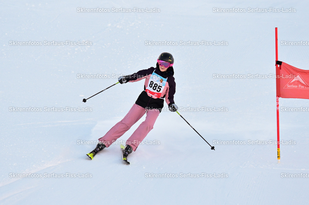 SRF_25.12.2025_0261 | Skirennfotos,Serfaus,Fiss,Ladis,Kinderskirennen,Winter,Tirol,Oberland,skirace,SFL,feelfree,weil wir's genießen,ski,Ski,skifahren,Sonnenplateau, - Realisiert mit Pictrs.com