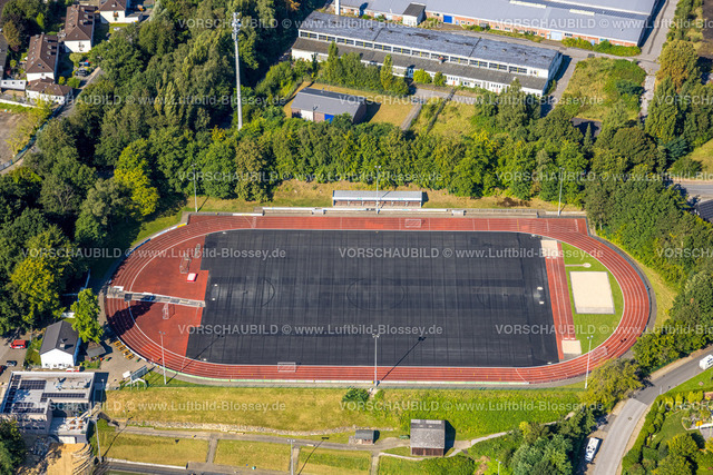 Heiligenhaus240813093 | Luftbild, Fußballstadion und Leichtathletikstadion Am Sportfeld, FC ROT WEISS Heiligenhaus e.V., Isenbügel, Heiligenhaus, Ruhrgebiet, Nordrhein-Westfalen, Deutschland