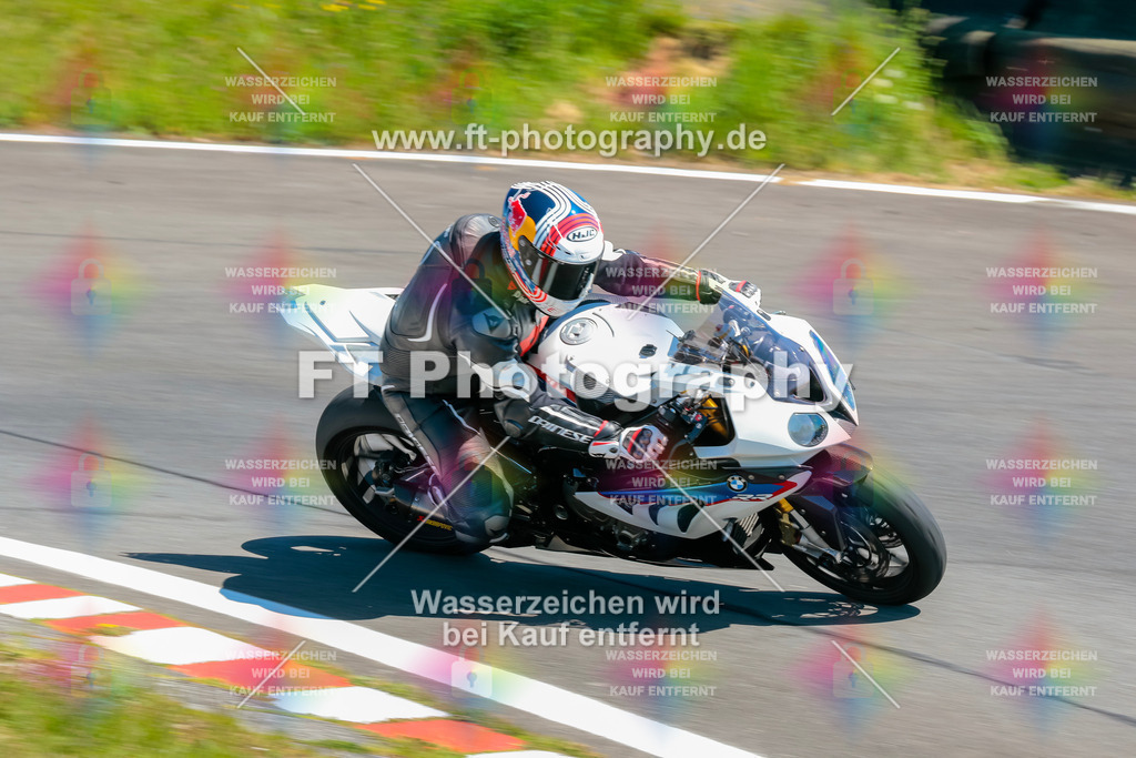 Moto-TeamOBK-21836 | Hier findet Ihr Bilder von Touristenfahrten auf der Nürburgring Nordschleife oder von anderen Veranstaltungen die ich besucht habe. Viel Spass beim Durch Schauen 
