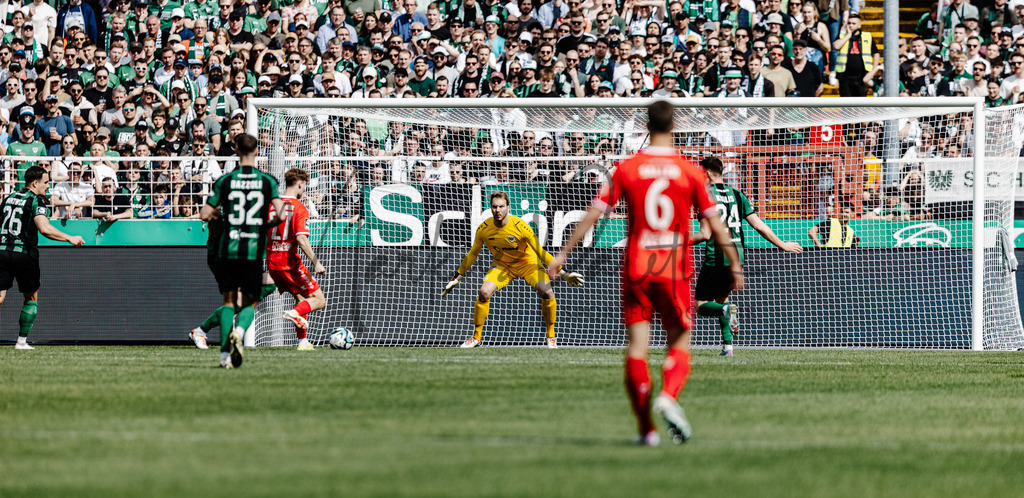 3. Liga, Saison 2023/24, 32. Spieltag: SC Preußen Münster - Jahn Regensburg | Münster, 06.04.2024: 3. Liga, 32. Spieltag, SC Preußen Münster gegen Jahn Regensburg im LVM-Preußenstadion in Münster. Foto: sportfotografie.ms | Markus Paletta - Realisiert mit Pictrs.com