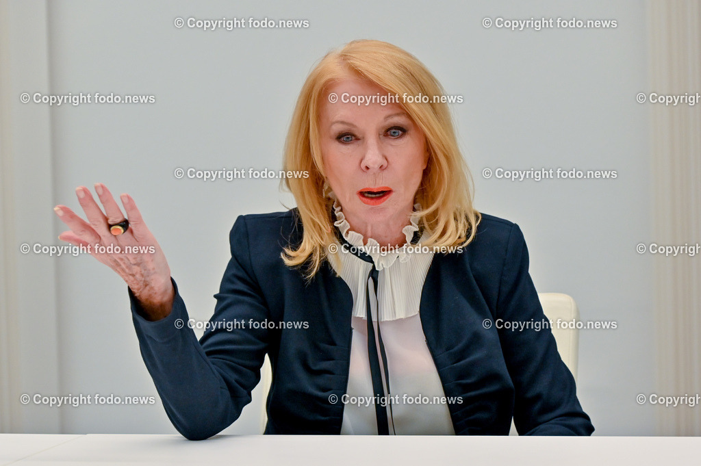 Gerda Rogers_ Starastrologin_ 19.012.2023-31 | 19.01.2023, Linz, AUT, Sparkasse Oberoesterreich im Bild Gerda Rogers (Starastrologin) 