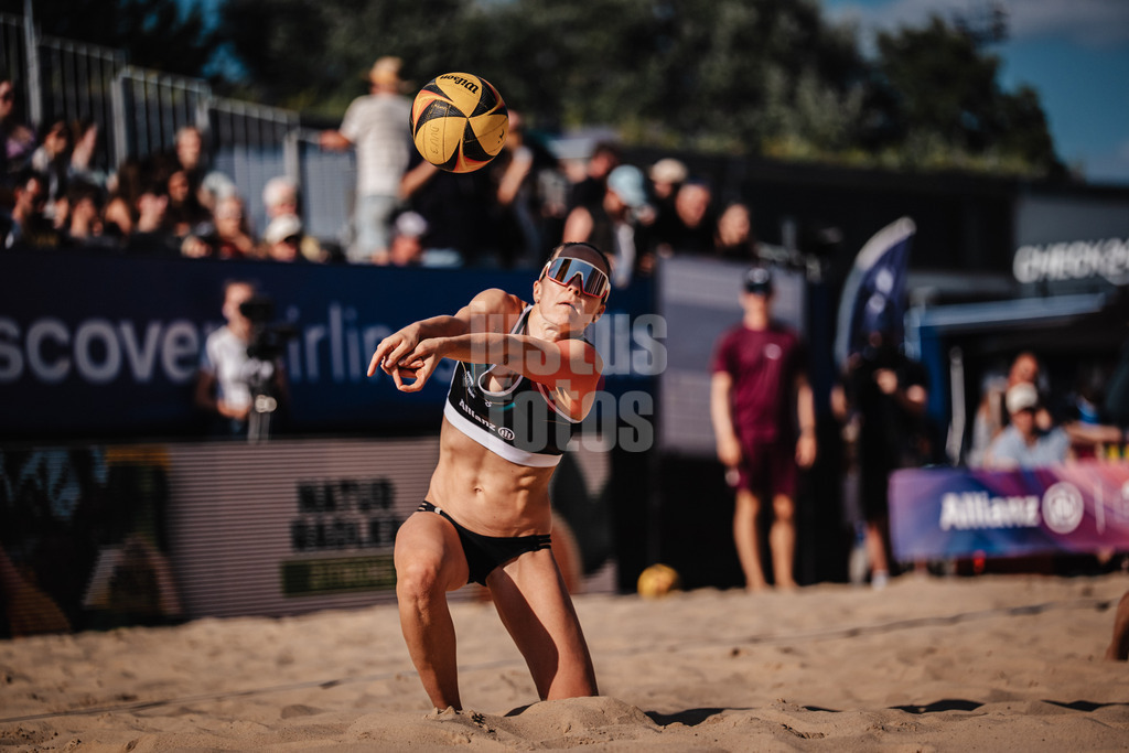 Beachvolleyball | Frauen | Allianz German Beach Tour 2025 | Tourstop Berlin | 16.08.2025 | Maja Rosko nimmt den Ball an
