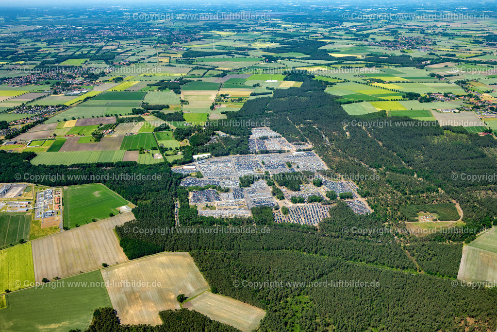Rehden_BTR_Transportlogistik_GmbH_ELS_4848050623 | DICKEL 05.06.2023 Parkplatz und Abstellfläche für Automobile - PKW im Ortsteil Rehden in Dickel " BTR Transportlogistik Gmbh " im Bundesland Niedersachsen, Deutschland. Weiterführende Informationen bei: BTR - Transportlogistik GmbH. // Parking and storage area for automobiles - cars in the district Rehden in Dickel " BTR Transportlogistik Gmbh " in the state Lower Saxony, Germany. Further information at: BTR - Transportlogistik GmbH. Foto: Martin Elsen